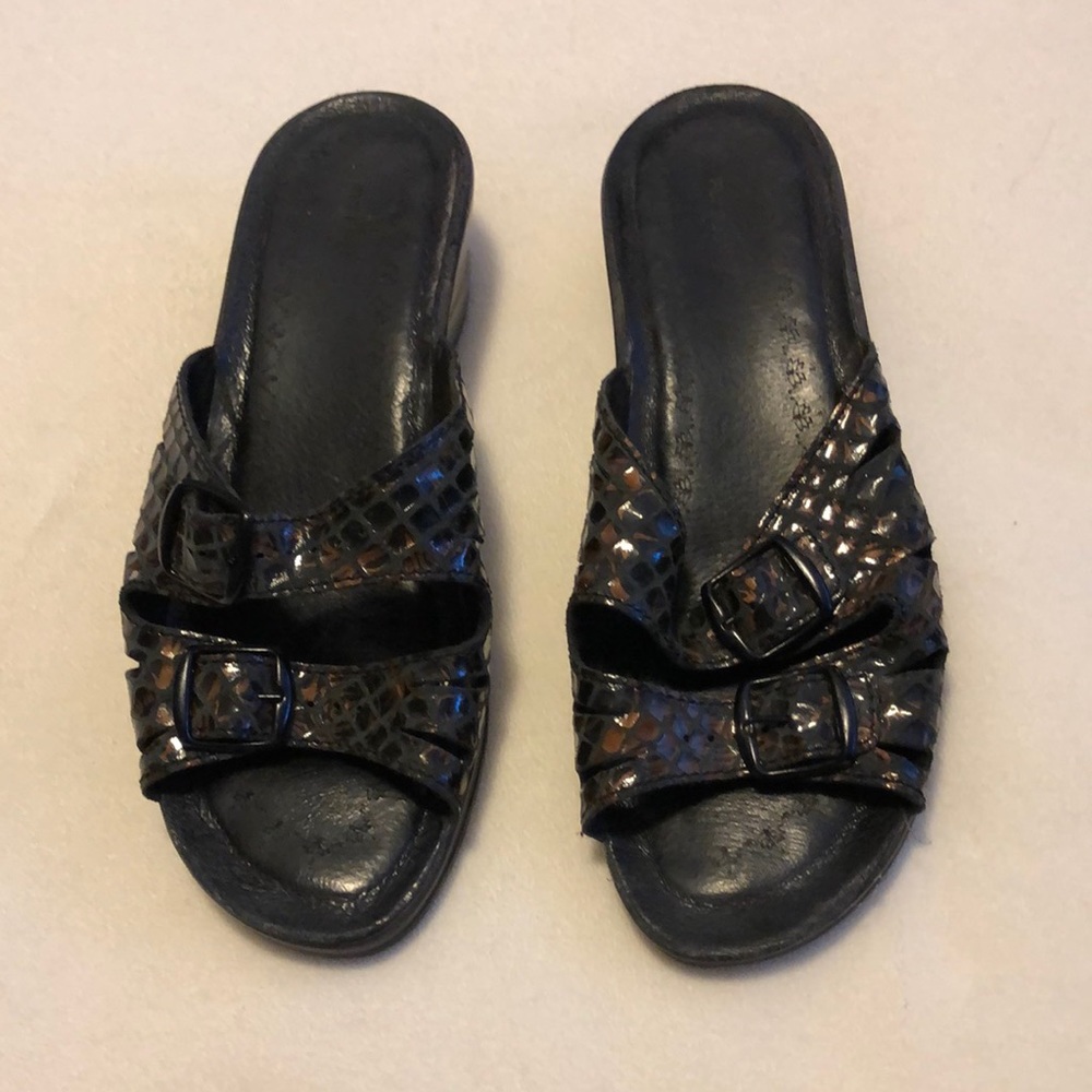 Fly Flot Italian Faux Leather Sandals.